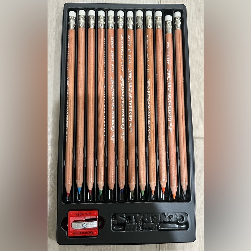 ART SUPPLIES - Picture 9 of 16